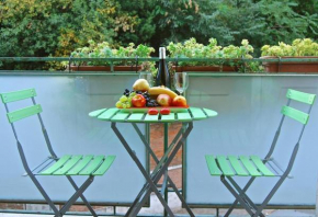 apartment at Colosseo with terrace overlooking the garden by LYON